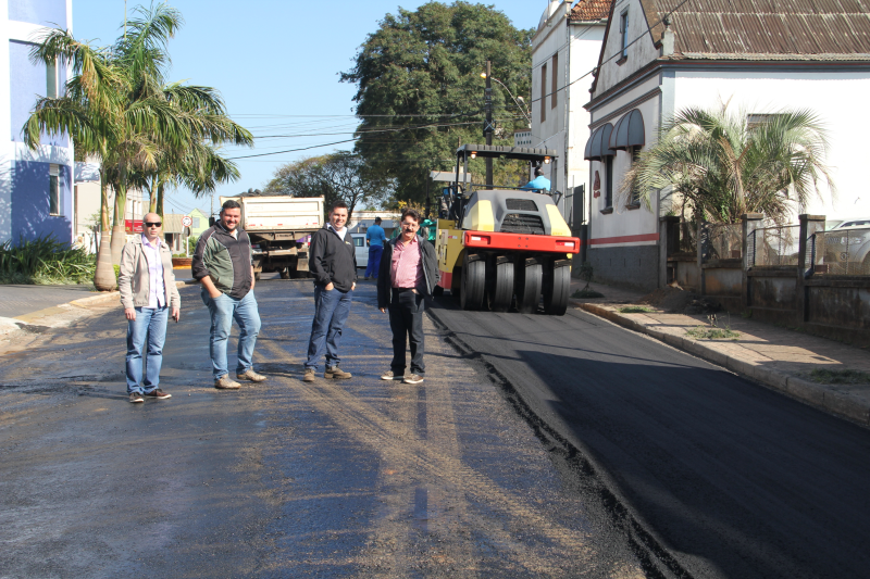 Asfalto novo melhora condições de tráfego em Três de Maio